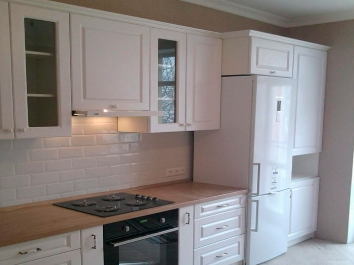 глянцевая кухня белого цвета