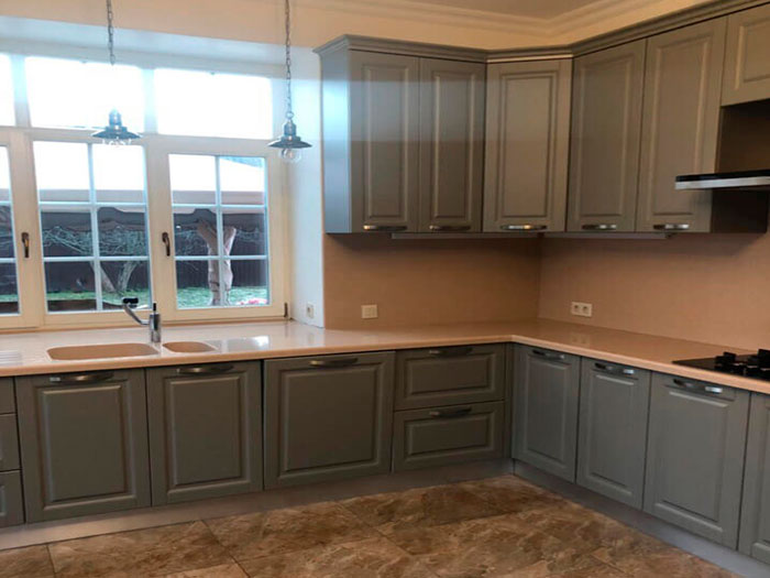 проект кухни в белом цвете