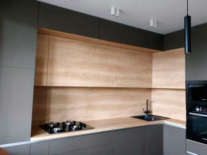 белая кухня из массива