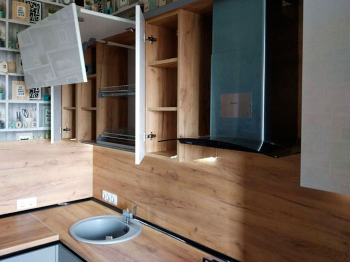 угловая кухня с каменной в стиле лофт