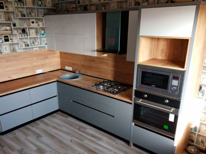 кухня красного цвета фото