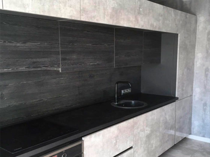 светлая угловая кухня